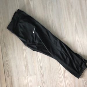Nike Capri leggings with pocket and drawstring